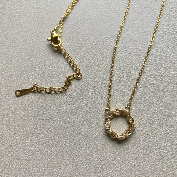 Minimalist Infinity, Dainty Eternity, Gold Interlocking Necklace - Picture 3 of 4